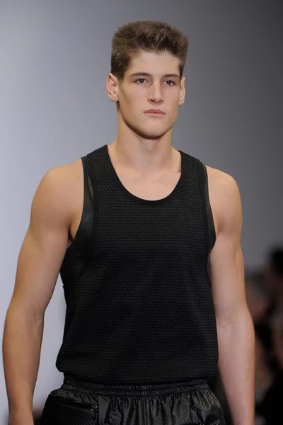 Look 18